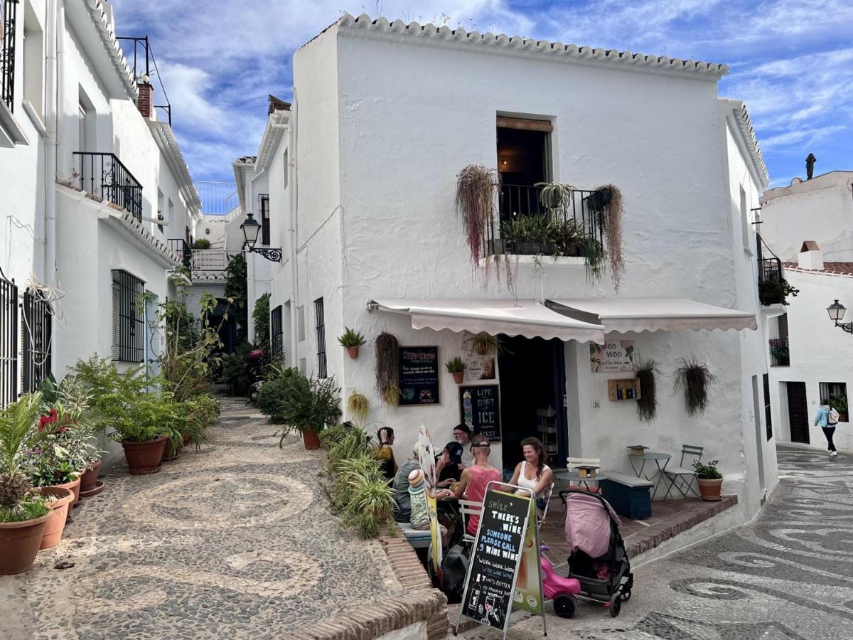 Los Nidos Apartments, Frigiliana - B&B