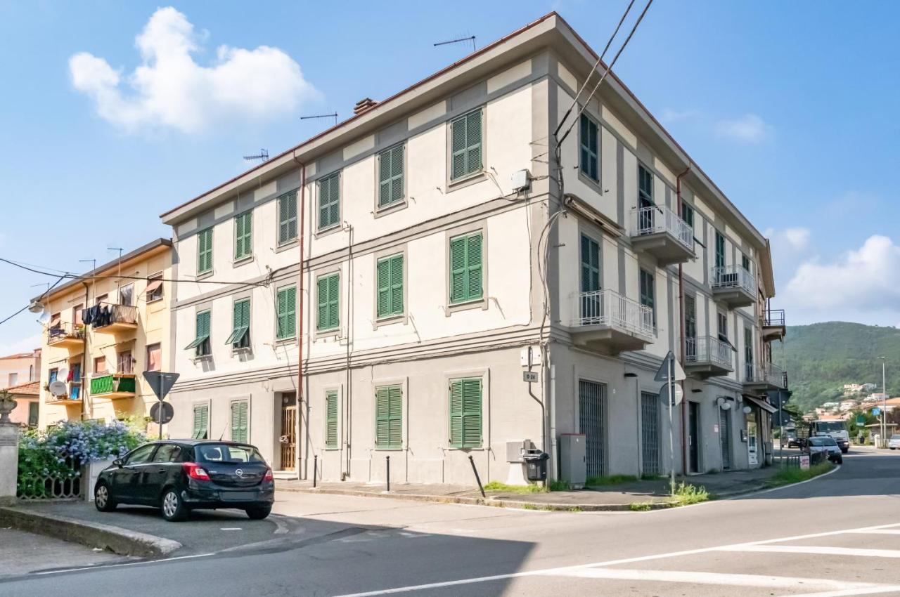 Migliarina Station Comfy Apt w/ Balcony - B&B La Spezia