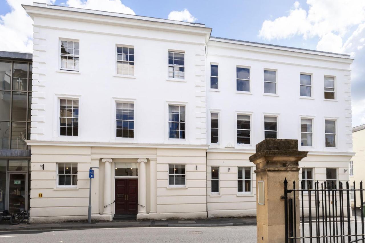 Beautifully presented newly renovated city-centre apartment in Cheltenham - Ferienwohnung