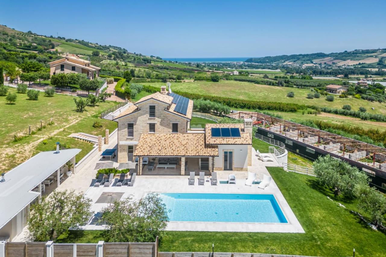 B&B Monterubbiano - Villa Amore di Ada - Design, AirCo, Private Pool & Near The Beach - Bed and Breakfast Monterubbiano