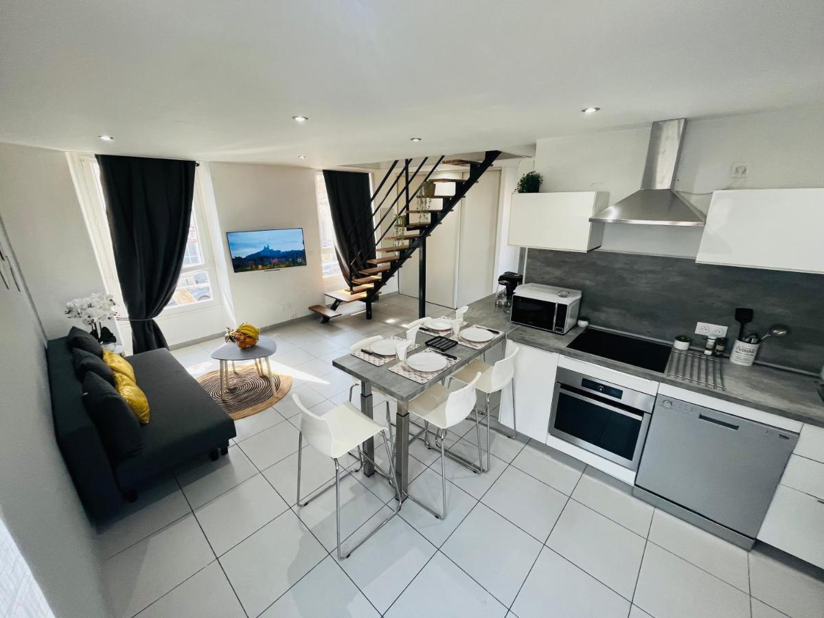 SUPERBE DUPLEX DESIGN NEUF 2 CHAMBRES, CLIMATISE TOUT CONFORT, FACILE D,ACCES STATIONNEMENT GRATUIT - B&B Marsiglia