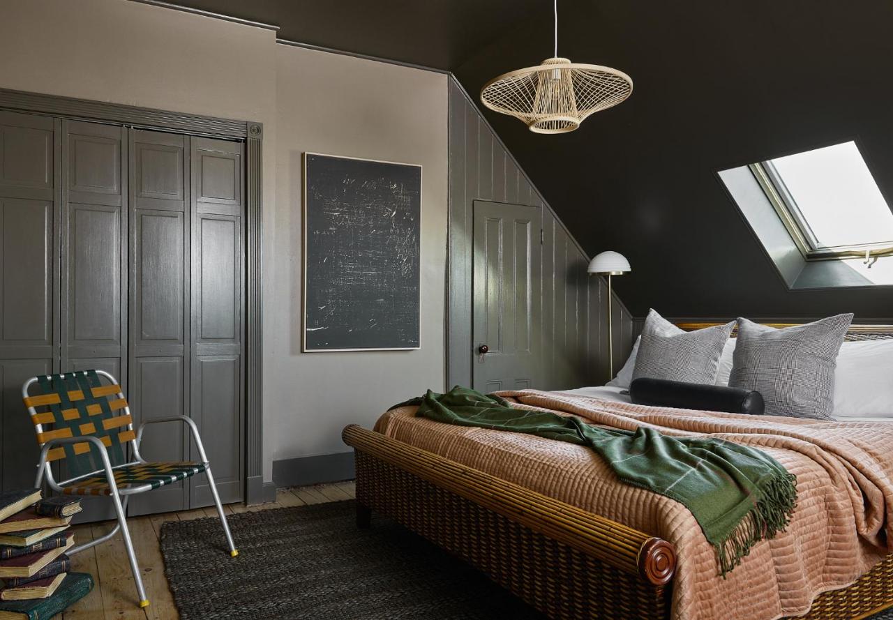 Mikey's Woodhouse (Suite)