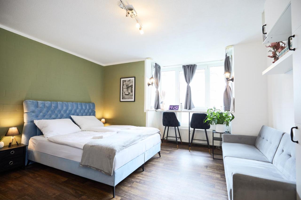 B&B Bielefeld - Stilvolles Ruhiges Studio - PARKPLATZ, WIFI, TV EM-APARTMENTS DEUTSCHLAND - Bed and Breakfast Bielefeld