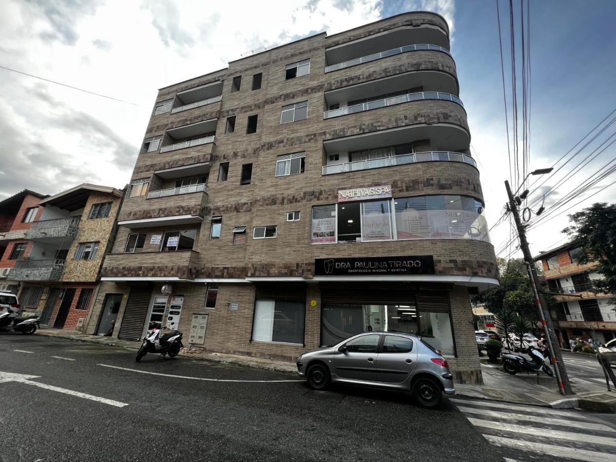 Apartamento con Excelente Ubicación en Envigado - B&B