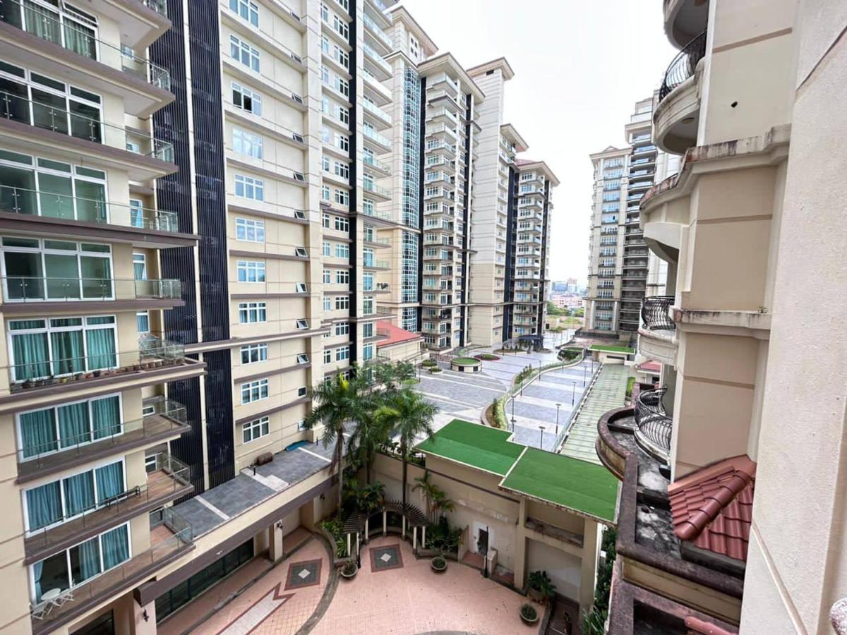 Jeff and Ricky Homestay 7 @Riverine Emerald - B&B Kuching