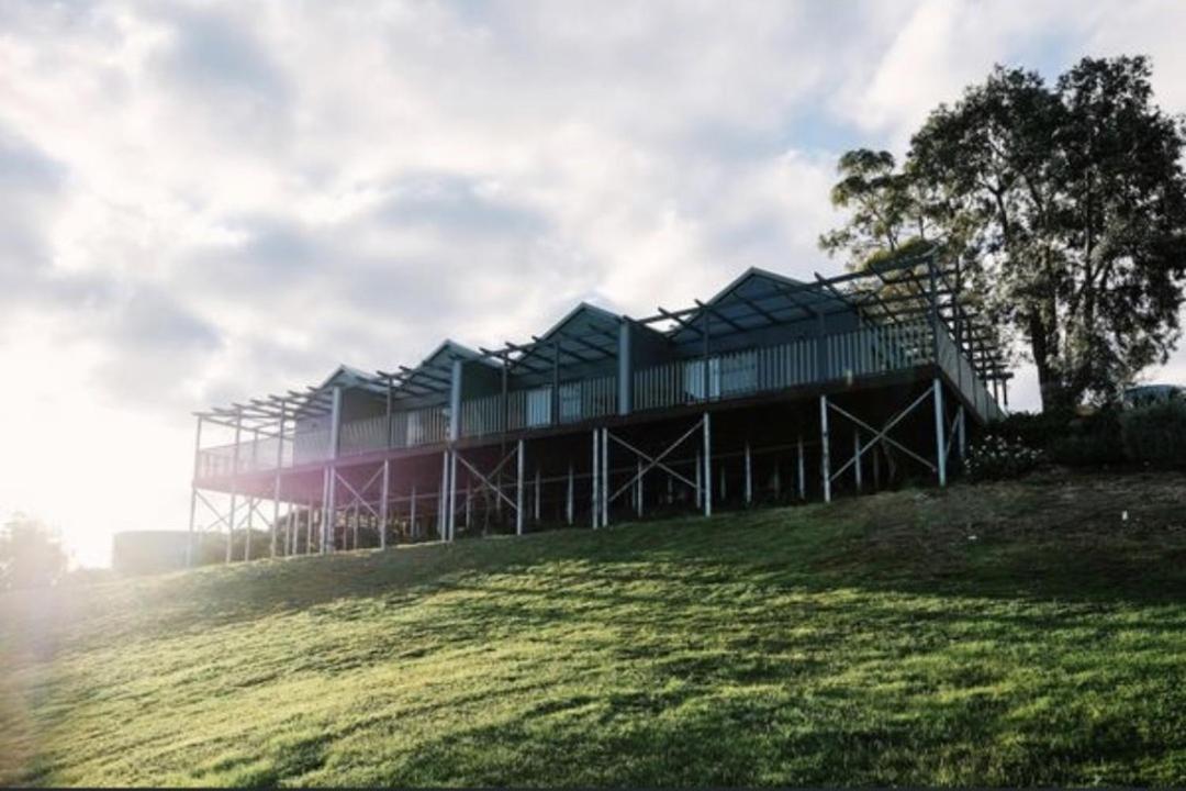 Apartment with Mountain View