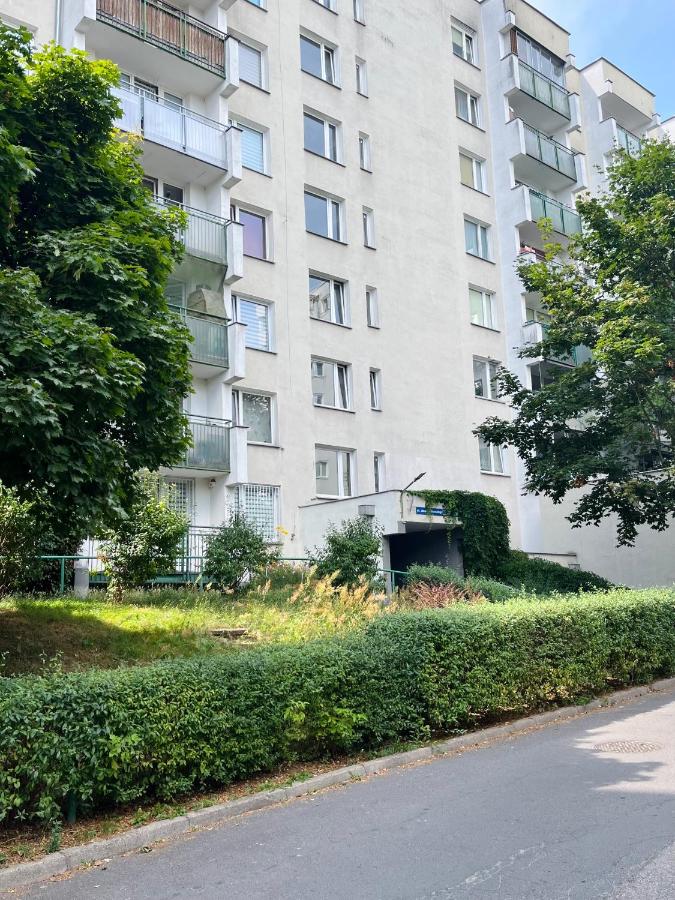 Gustowny apartament przy metrze - B&B Warsaw
