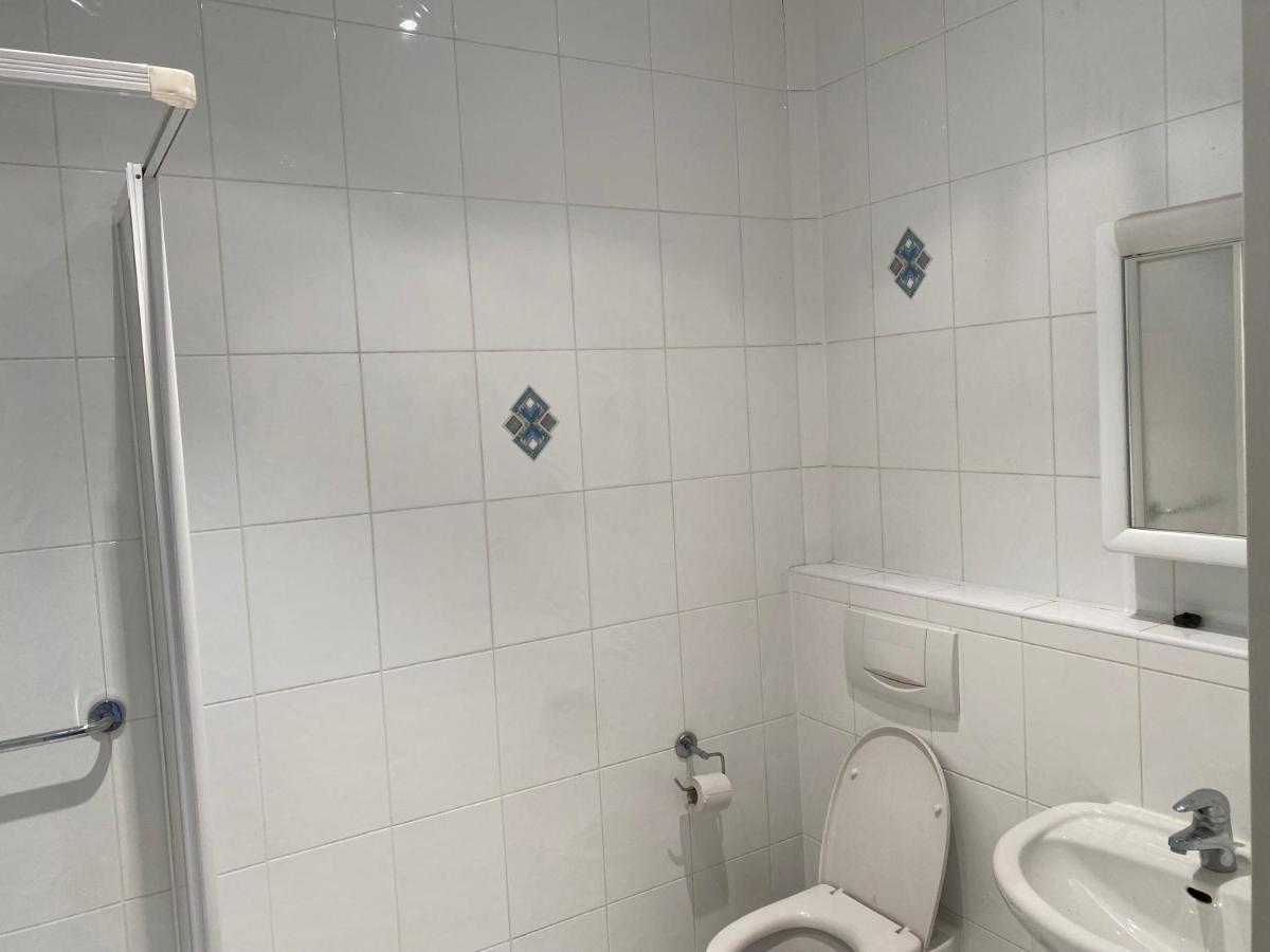 Camera Doppia con Letti Singoli con Bagno Privato 