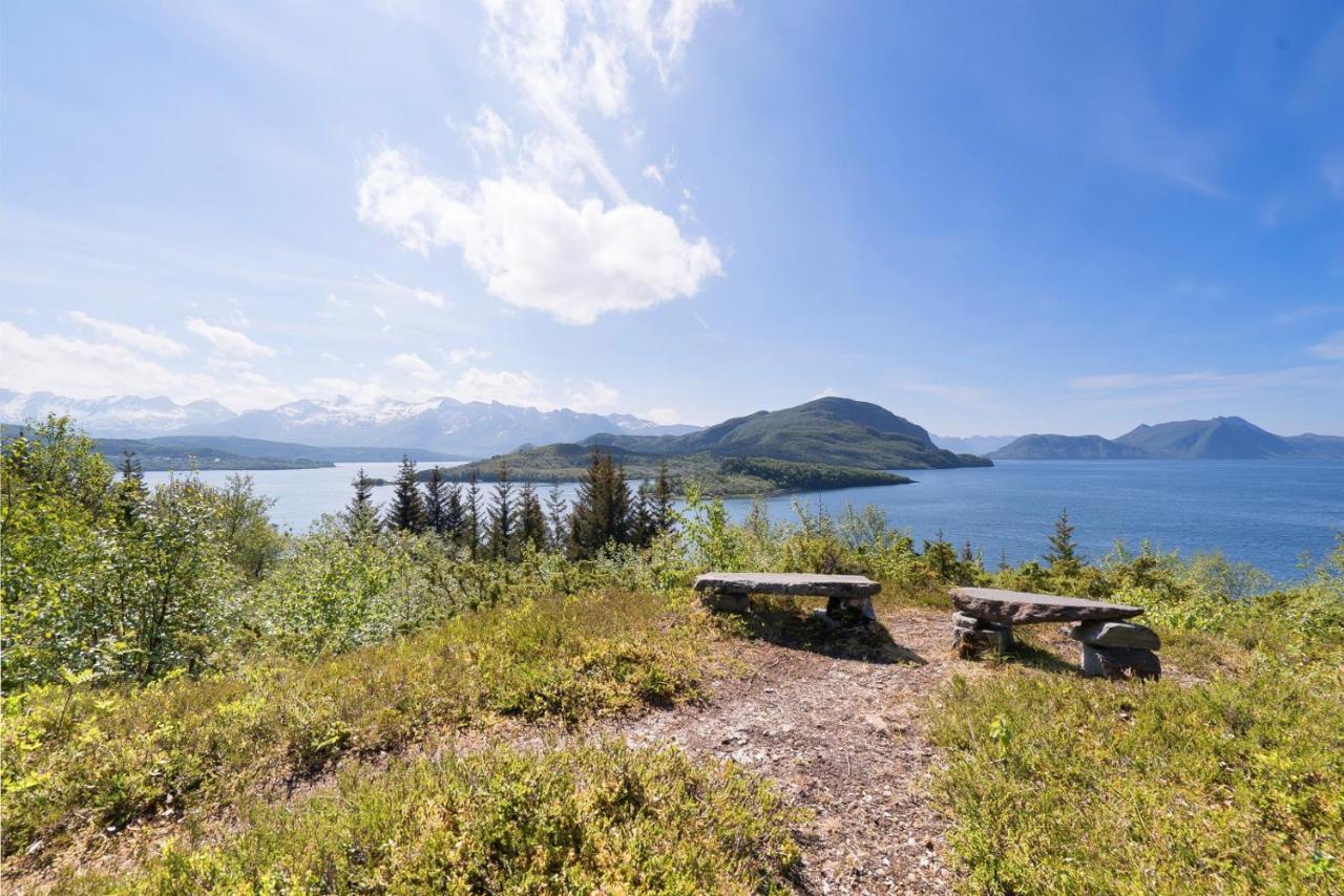 Koselig og usjenert hytte med fantastisk utsikt og solforhold - Ferienwohnung Gjerset