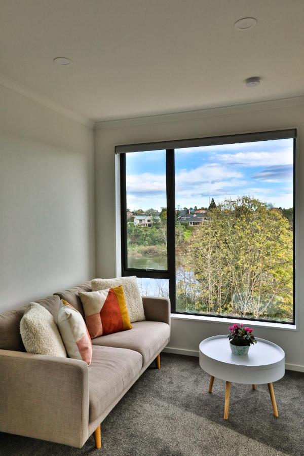 Amazing the Waikato River-View Brand New Villa with 4 bedrooms - Ferienwohnung Hamilton