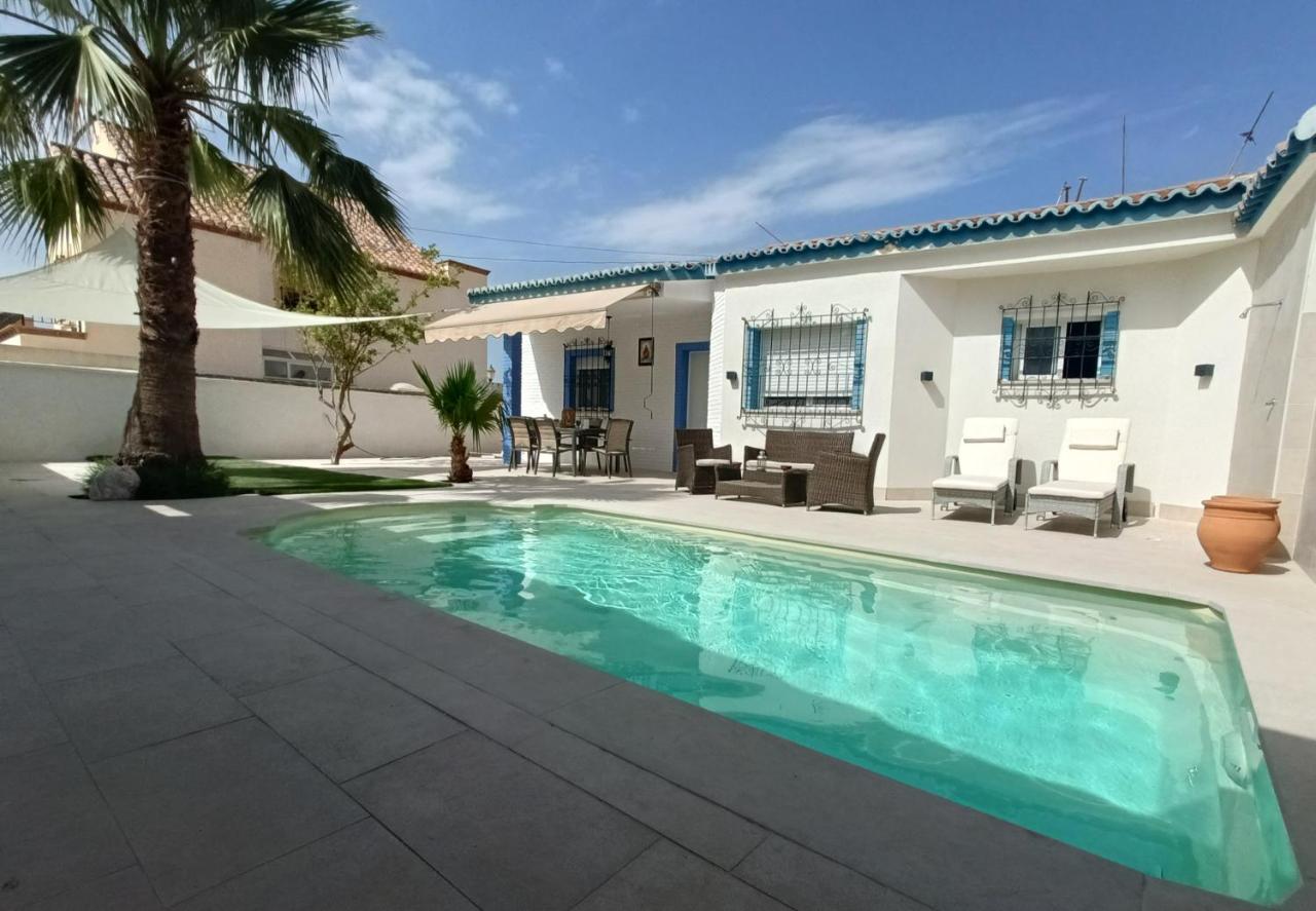 Stunning Villa in Aguadulce, Almería Private Pool 400 sqm area 800m Beach - B&B
