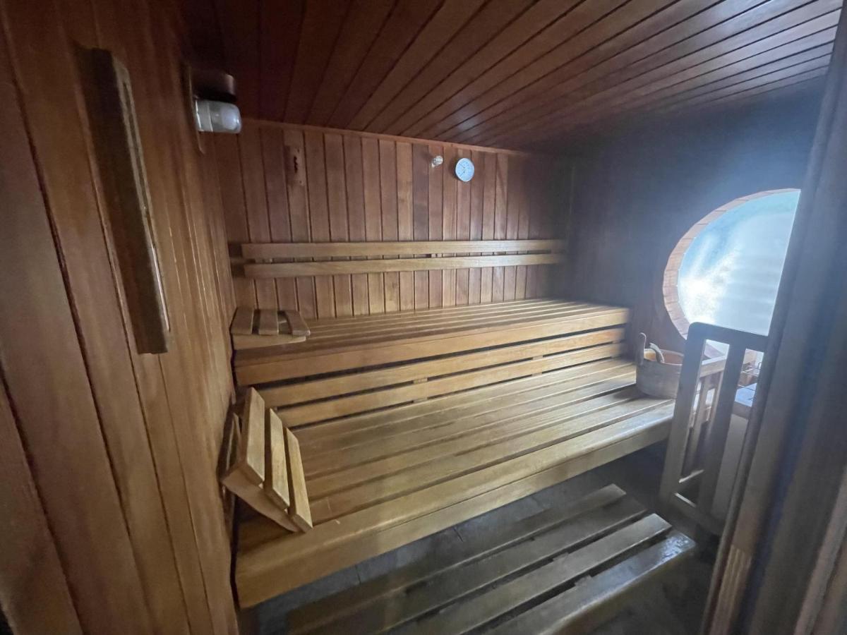 Le Victoria, beau T2 central au pied des plages, piscine, sauna - B&B
