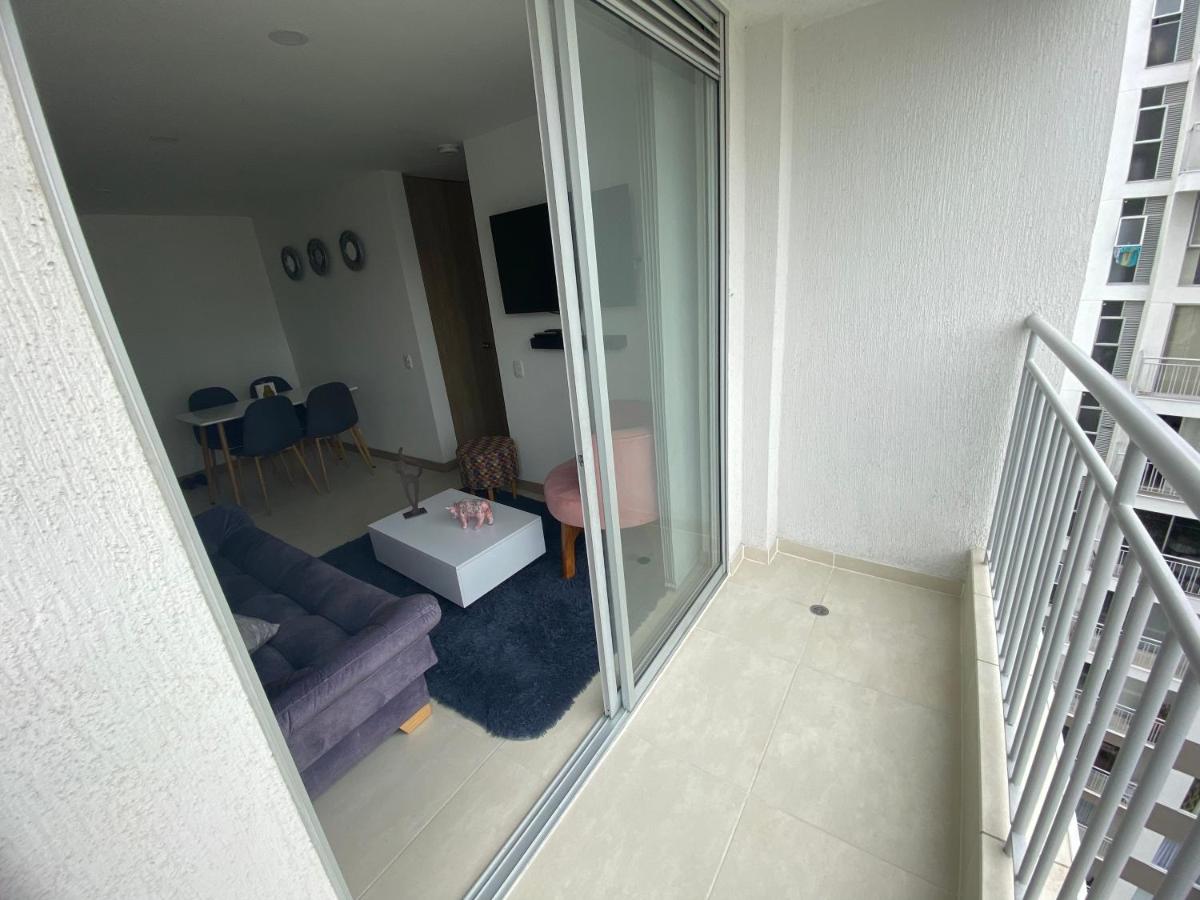 Amplio y acogedor apartamento cerca al Cable Plaza - B&B