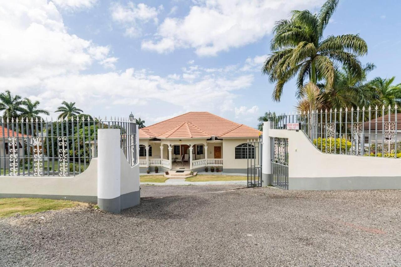 Lovely 1-Bed in Montego Bay-Rose View Apartment - B&B Montego Bay