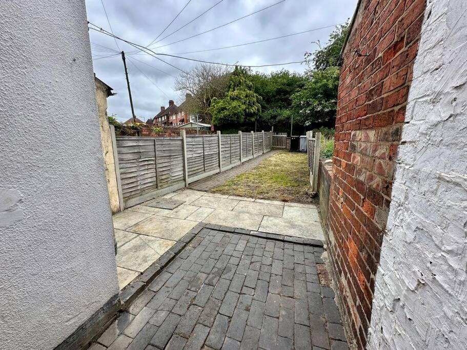 EasyRest House 3 Grantham - 5 Beds & Free Parking - Easy Location - Access to A1, Town Centre & Shops - Chambres d'hôtes Grantham