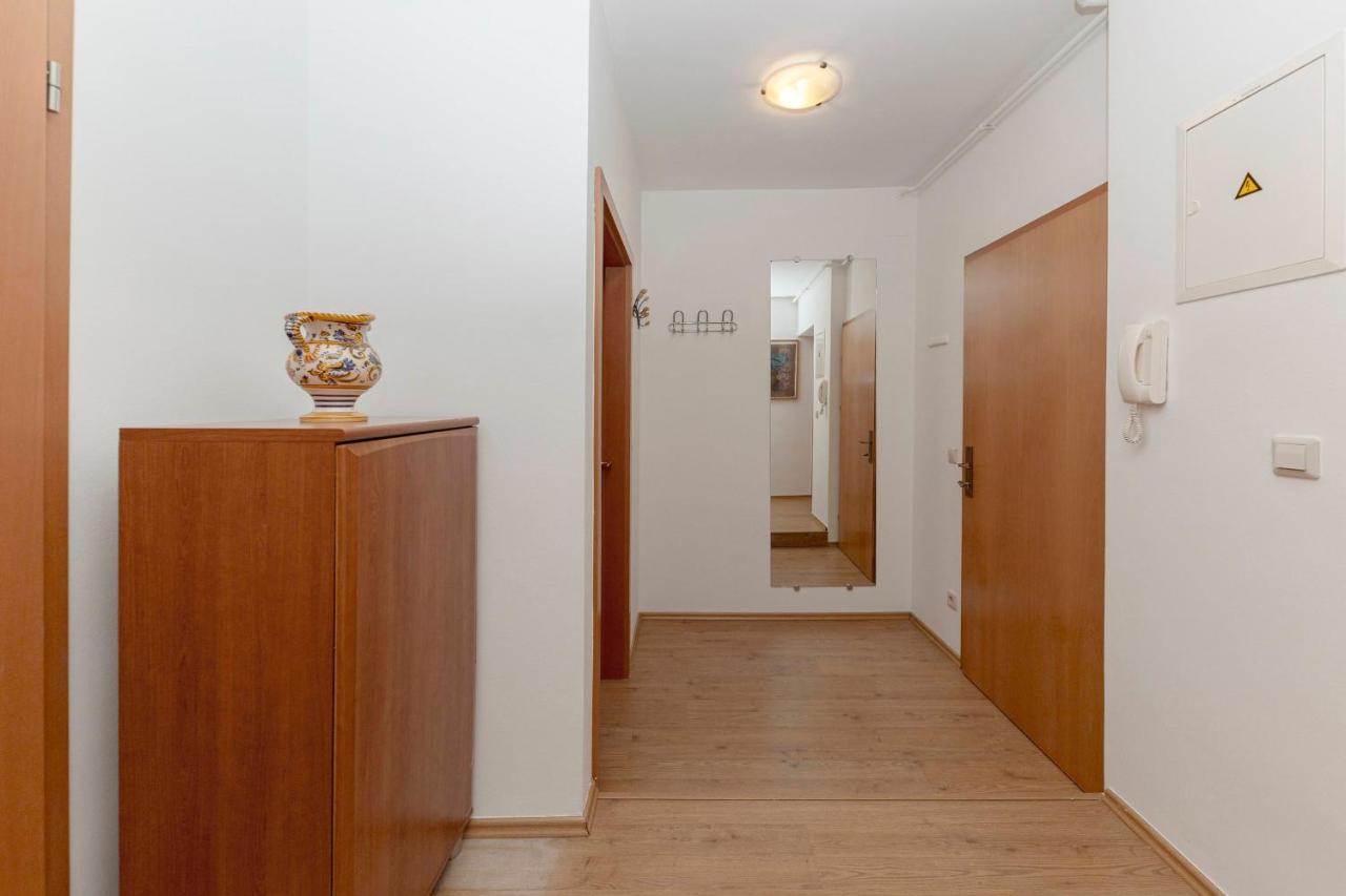 Apartment mit Balkon