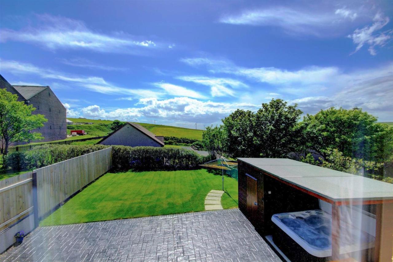 Aurora - Self Catering, Kirkwall, Quiet Location with Luxury Hot Tub - B&B Arcan