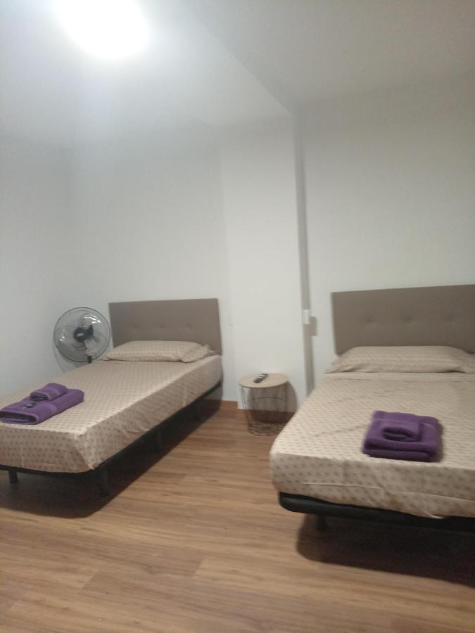 Dreibettzimmer mit Gemeinschaftsbad