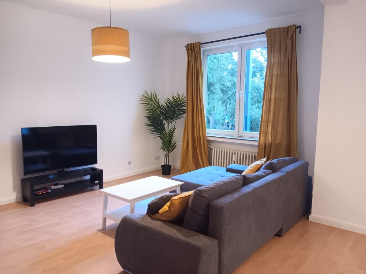 B&B Düsseldorf - Spacious 70sqm apt in popular location - Bed and Breakfast Düsseldorf