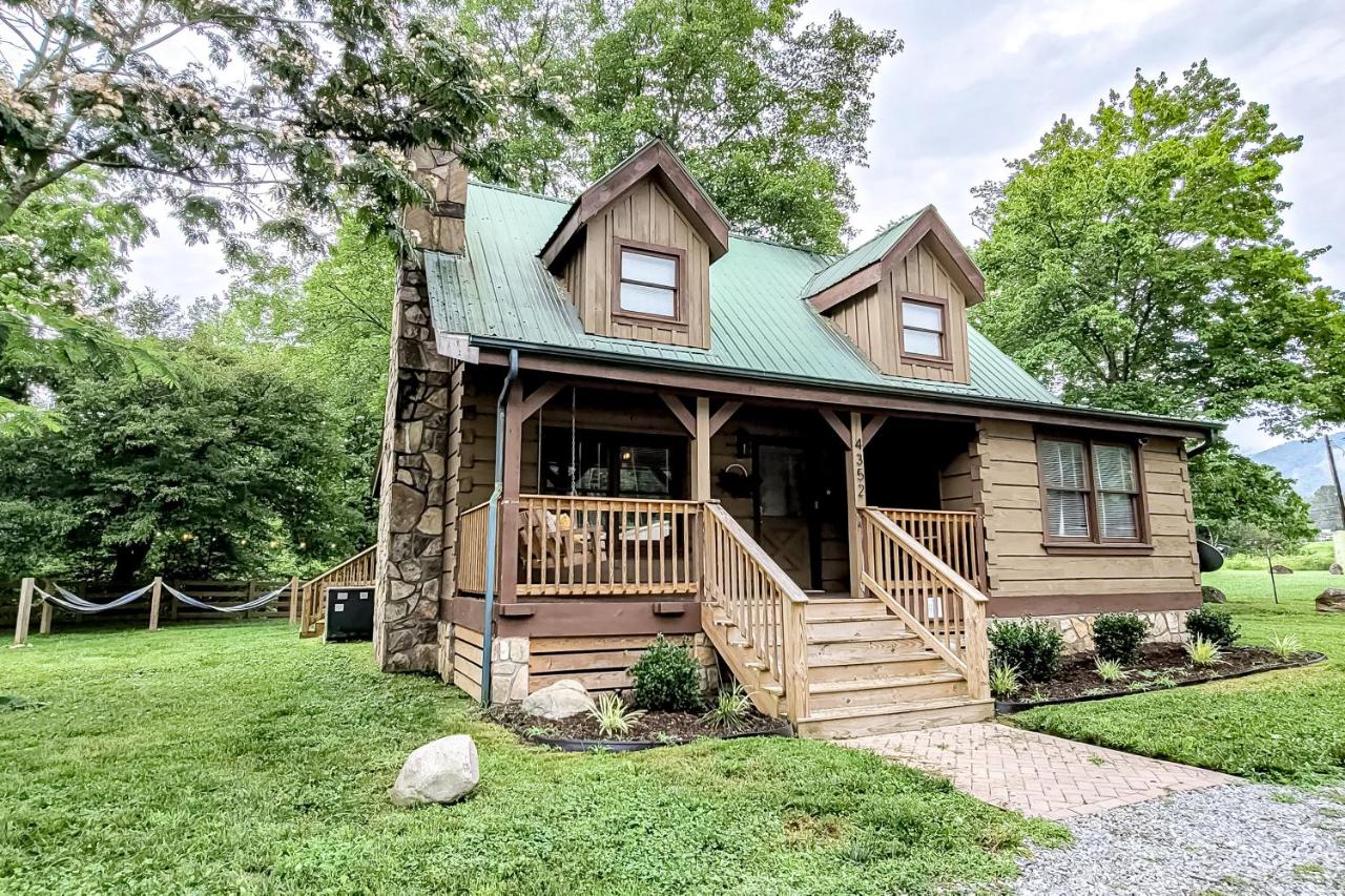 B&B Cosby - Babbling Brook Cabin - Bed and Breakfast Cosby