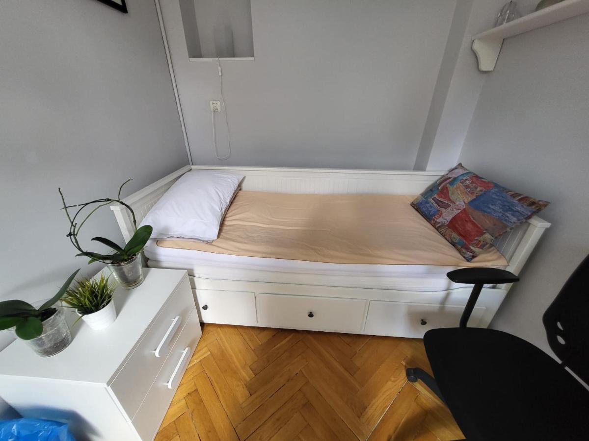 Single Room with Shared Bathroom