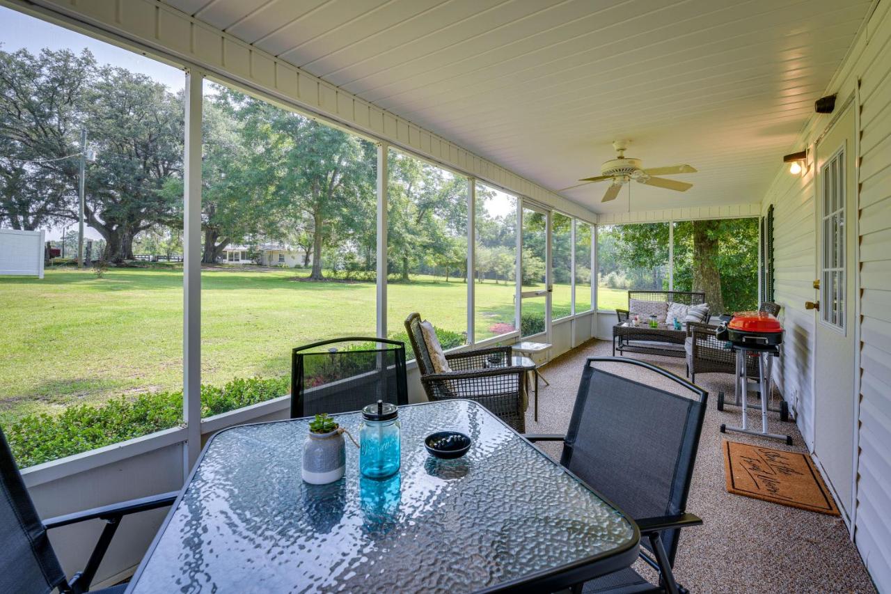 B&B Vernon - Sunny Florida Escape with Screened-In Patio and Grill! - Bed and Breakfast Vernon