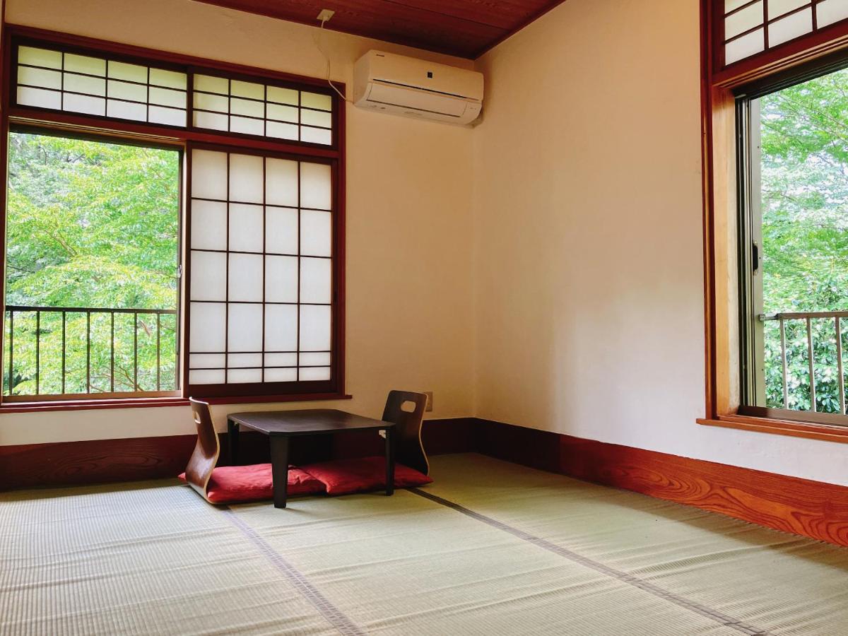 Economy Twin Room