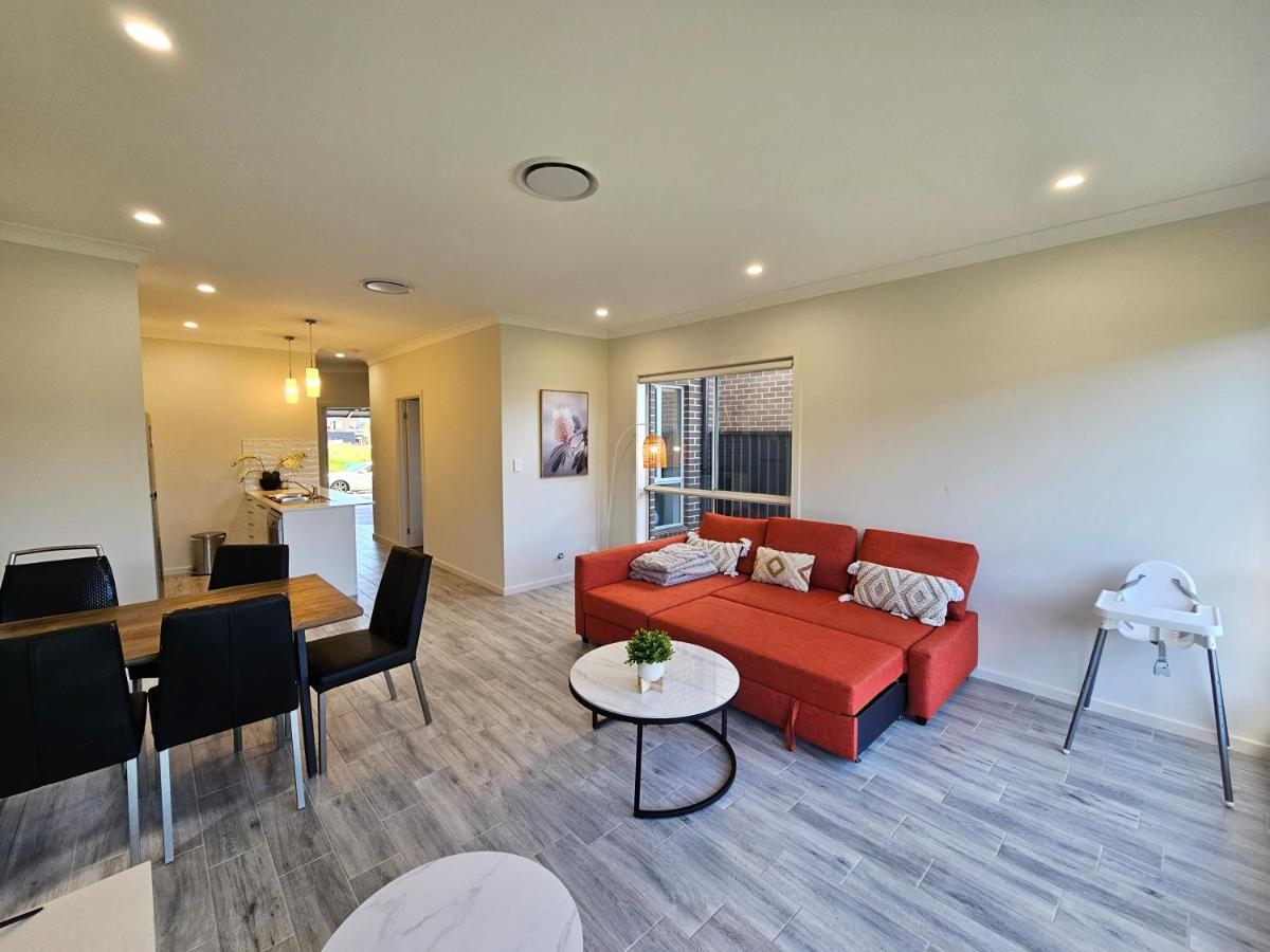 Bardia Quiet & Adorable Modern 5 Br House - B&B Sydney