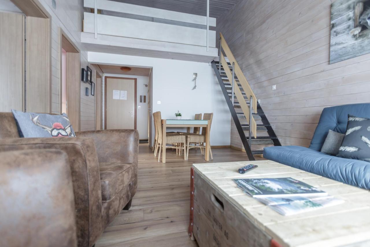 Studio (3-5 Adults)