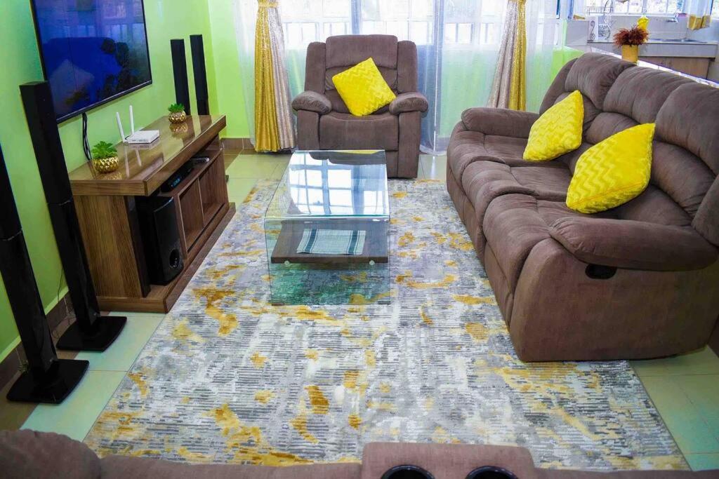 B&B Nairobi - Exquisite 1bedroom located in Garden Estate, Thome - Bed and Breakfast Nairobi