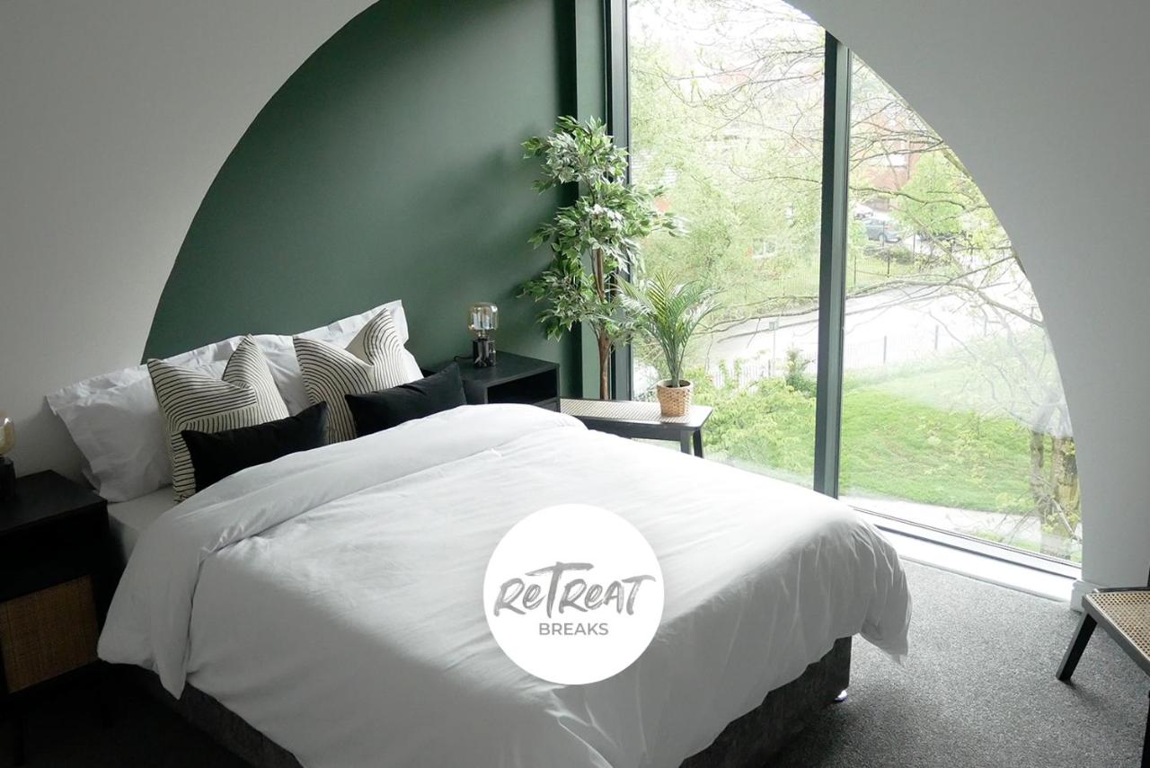 B&B Leeds - ReTreat Breaks - 3 Bedroom Penthouse - Holbeck Leeds - Bed and Breakfast Leeds