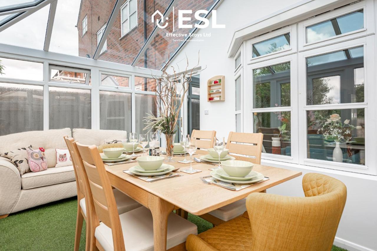 4 Bedroom Townhouse 10mins walk from Shrewsbury Town Centre with Parking - Ferienwohnung