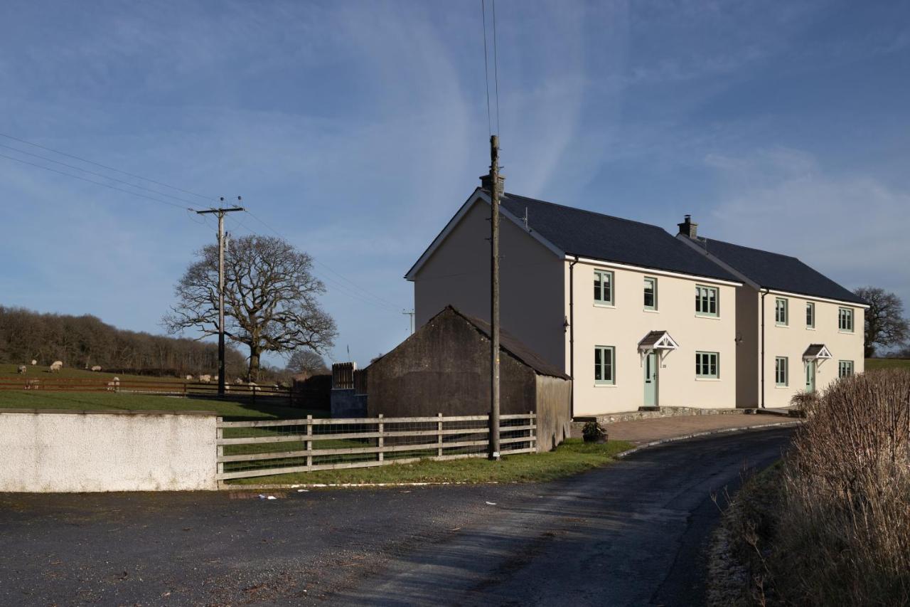 Family Country Cottage with Stunning Mountain Views - B&B