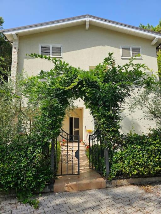 Golem Beach Villa - Bed and Breakfast
