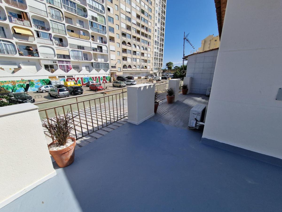 Casa Neptuno para 10 personas solarium patio privado con BBQ, y aire acondicionado - B&B Empuriabrava