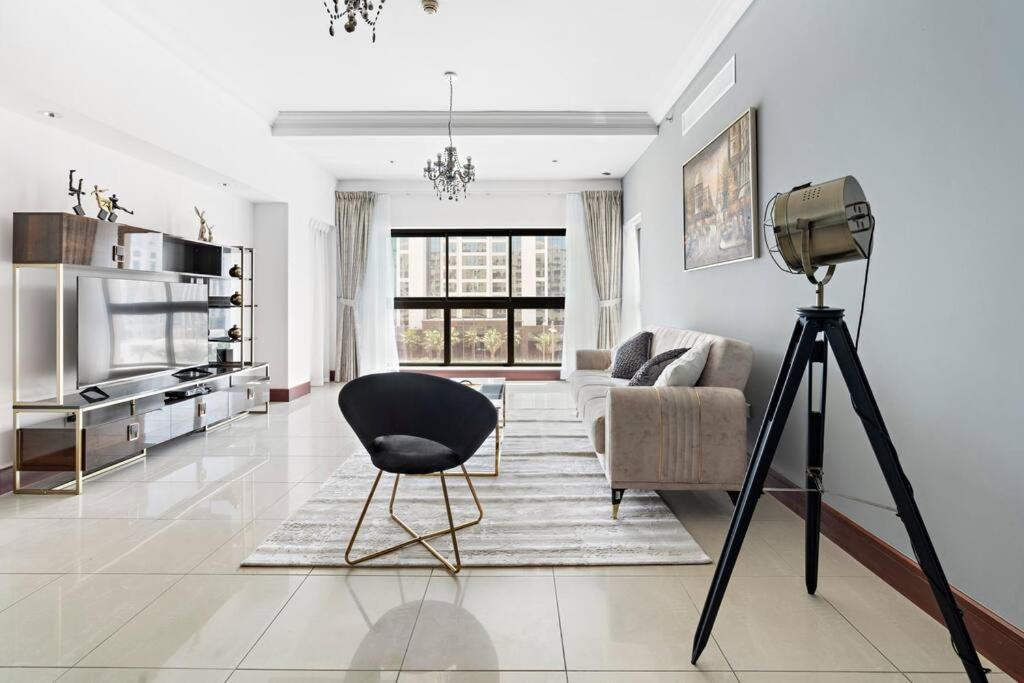 StoneTree - Golden Mile 5 2BR - Near Nakhil Mall - Chambres d'hôtes Dubaï
