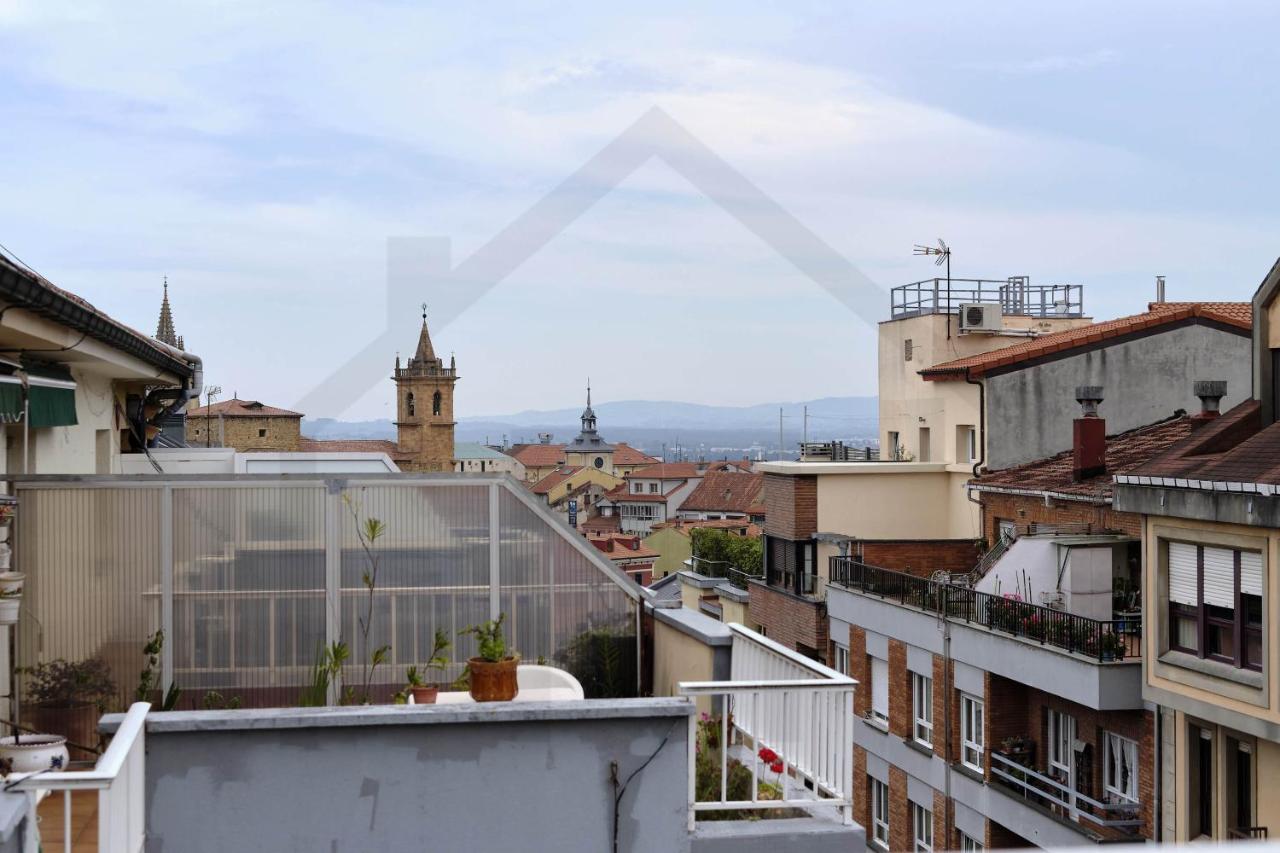 Ático Quintana I - con terraza, vistas a la ciudad, en el centro, con Wifi y garaje - Chambres d'hôtes Oviedo