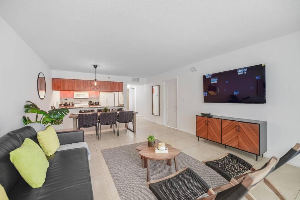 Amazing High-Rise Condo @Brickell with Pool - Chambres d’hôtes Miami