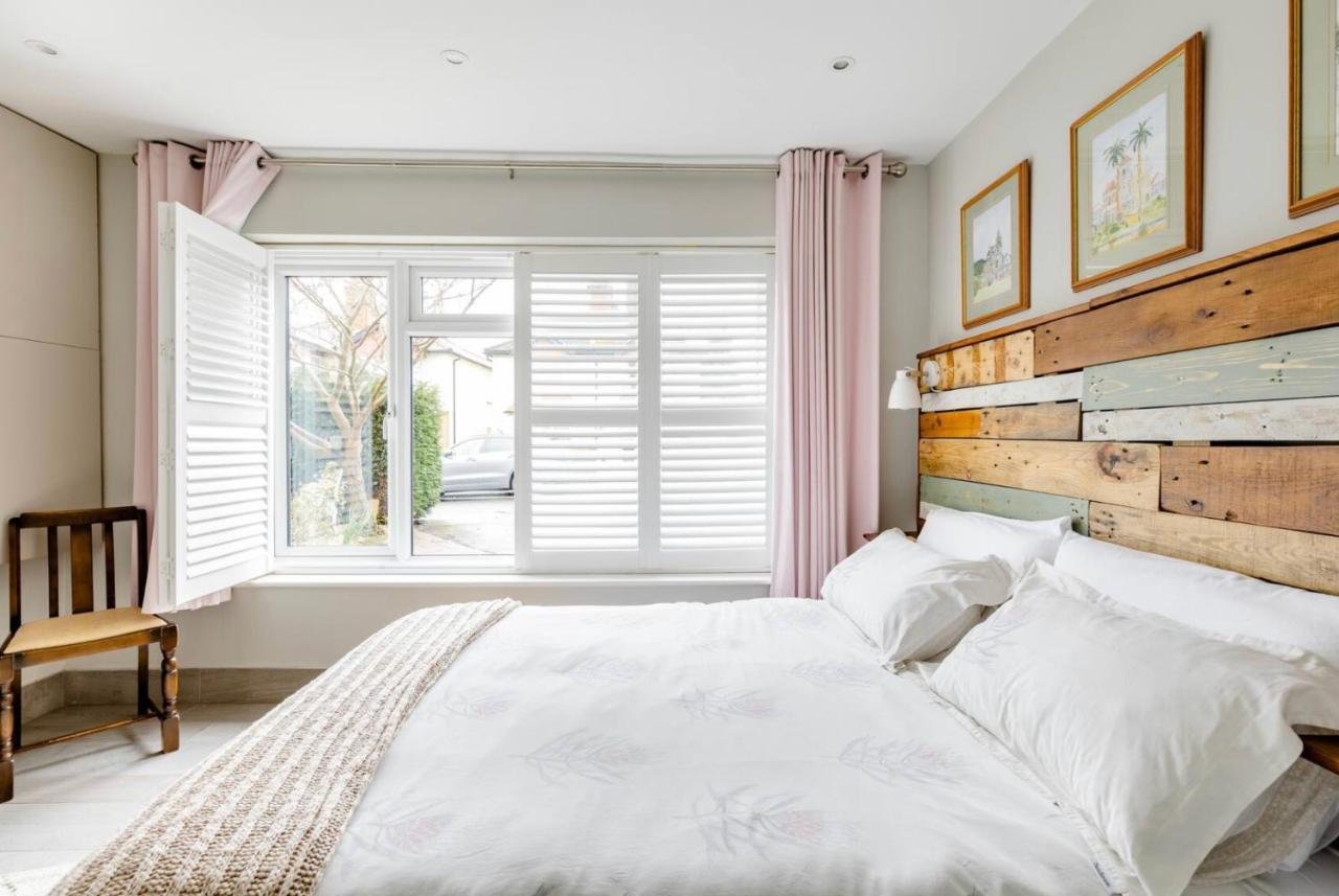 B&B Woking - Arlington - private room and en-suite - Bed and Breakfast Woking