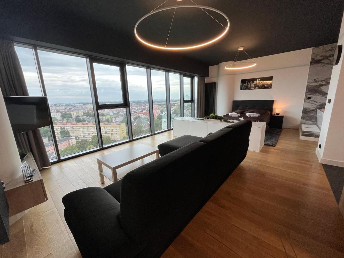 B&B Szczecin - Hanza Tower - Luxurious Apartment 60m2 - 15th Floor City View - Bed and Breakfast Szczecin