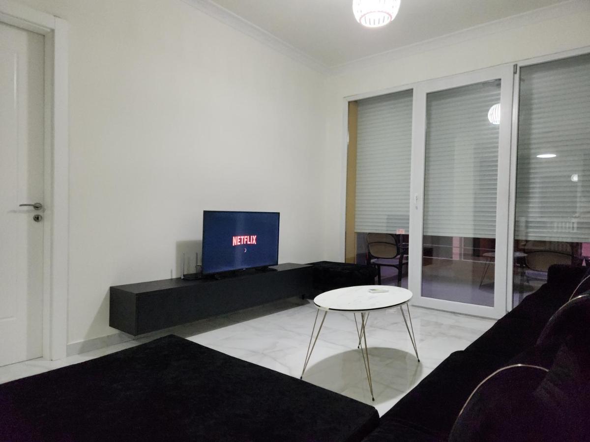 Modern Apartment 100 m from beach,Marina bay luxury resort - Chambres d'hôtes Vlora