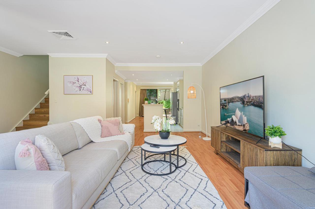 B&B Sydney - Marsfield New Modern Townhouse - Bed and Breakfast Sydney