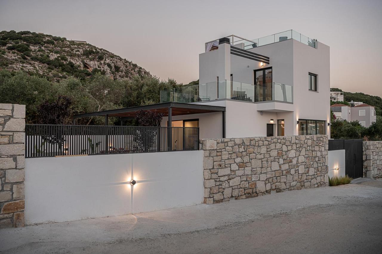 Avrilia Seaside Villa Heated Pool - Chambres d’hôtes Almirida