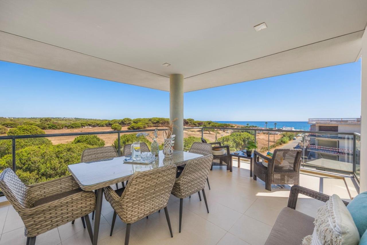 Seaview Serenity with Pool & Garden - B&B Quarteira