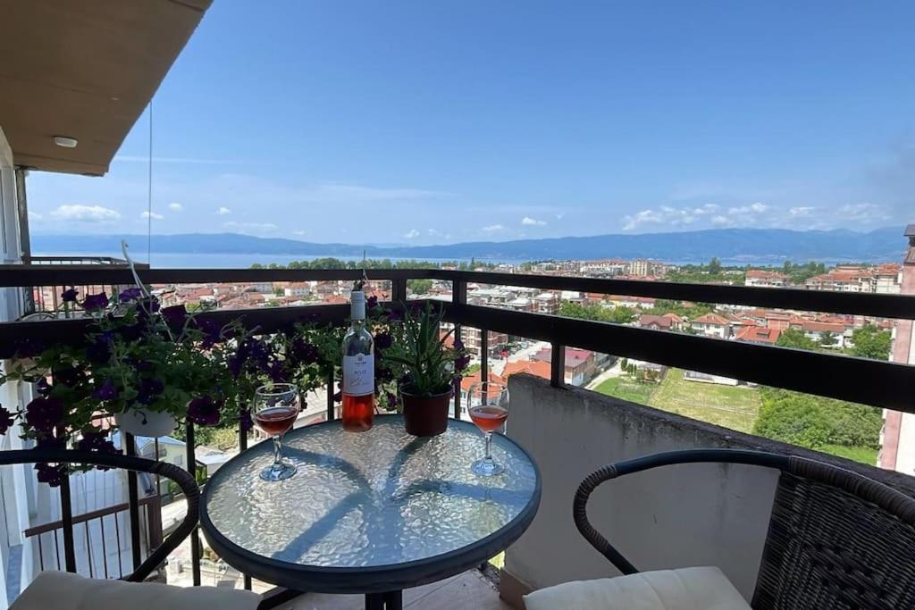 B&B Ocrida - Stunning Lake and Mountain Views - Velkoski Apartments - Bed and Breakfast Ocrida