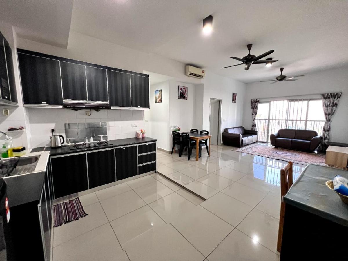 B&B Puchong Batu Dua Belas - Lovely Apartment 2 Bedroom - Wharf Residence - Bed and Breakfast Puchong Batu Dua Belas