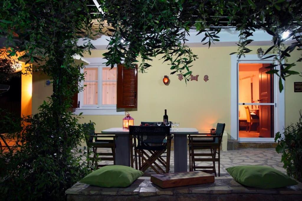 Anthia private studio a breath away from beaches - Chambres d’hôtes Ágios Nikítas