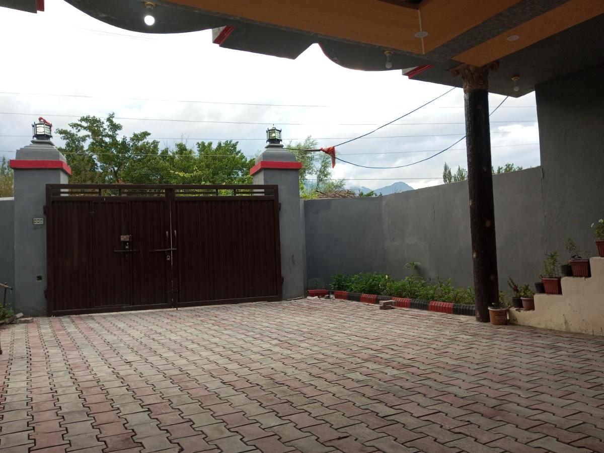 Stream View Guest House - B&B Skardu