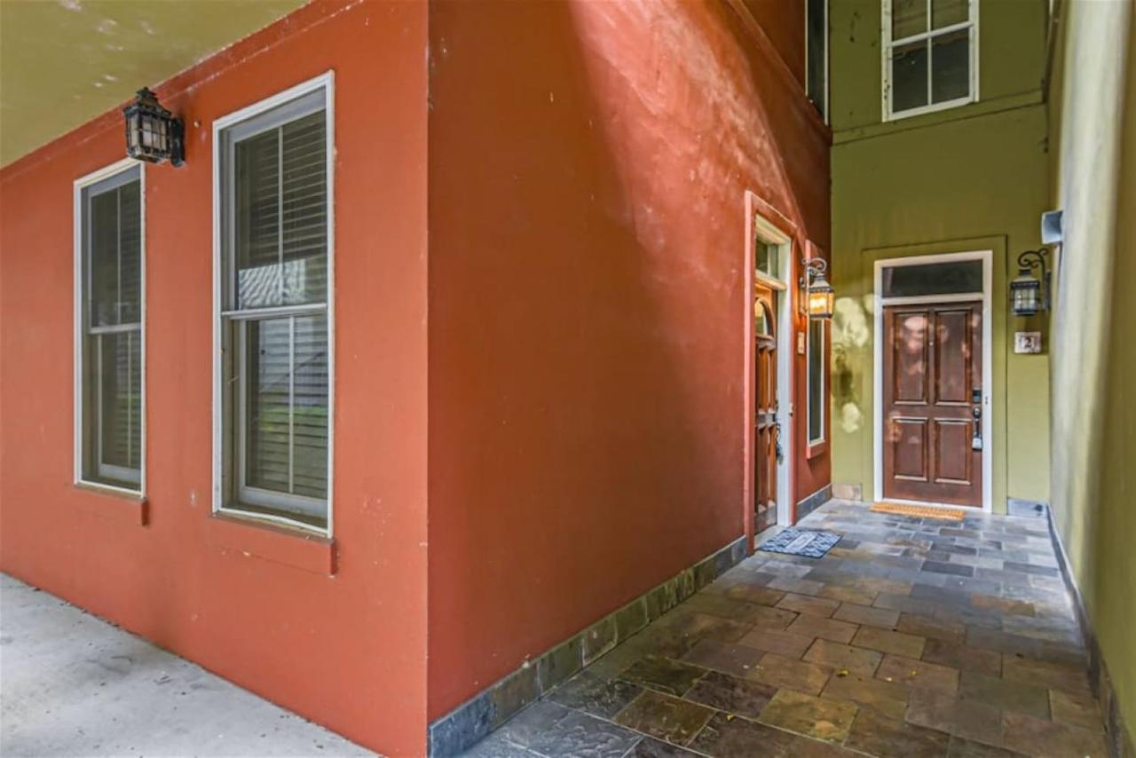 Captivating 4BR Haven with Park View near DT - B&B