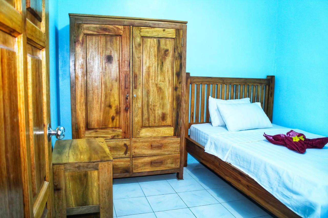 KJ Purple House Senggigi - Bed and Breakfast